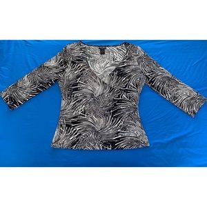 👚✨BCBG Black and White Crossover Knit Top. 3 tops for $20